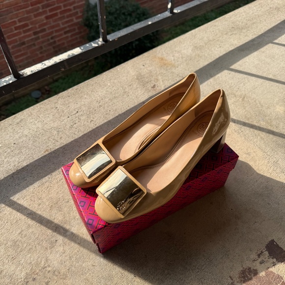 Tory Burch Tiernan Patent Leather Pumps Women’s Size 9 Beige Heels - Picture 8 of 9